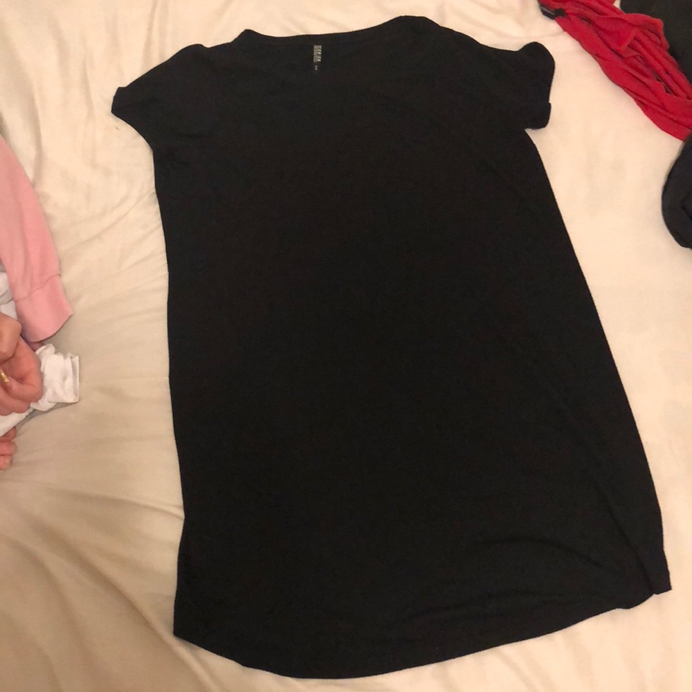 Black scater dress that goes with everything !